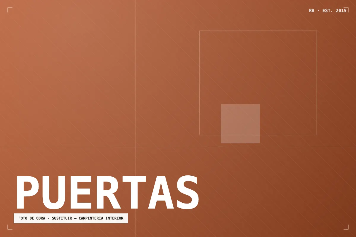 Puertas interiores lacadas en blanco instaladas en un piso de Badalona